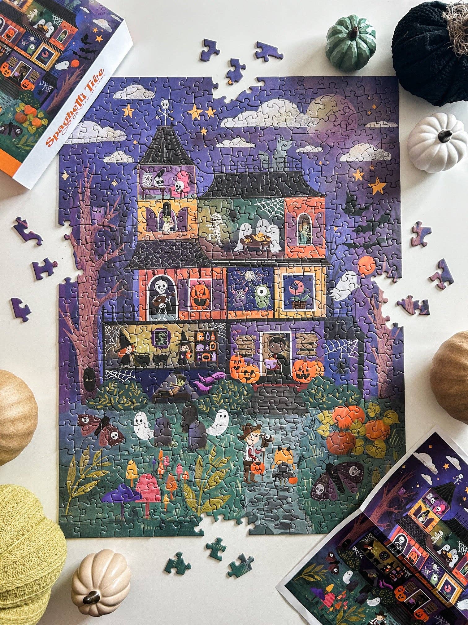 Spooky Manor 500 Piece Halloween Puzzle