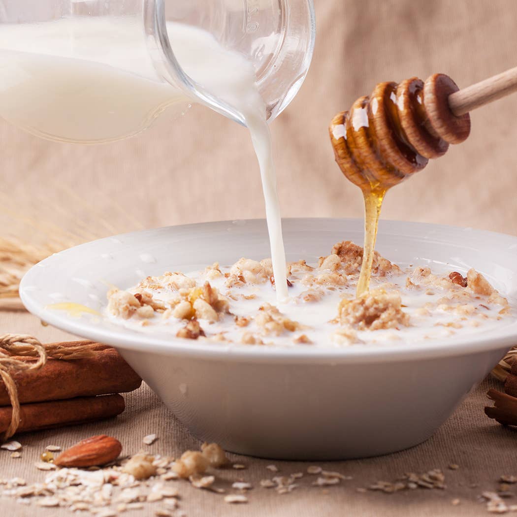 5 oz Cream Jar Candle: Oatmeal, Milk & Honey